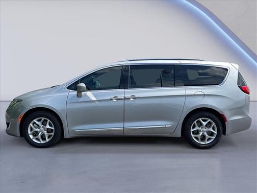 Billet Silver Metallic Clearcoat 2019 Chrysler Pacifica Touring L