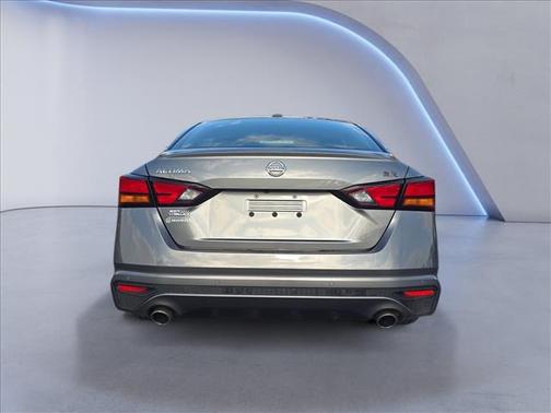2022 Nissan Altima SR FWD