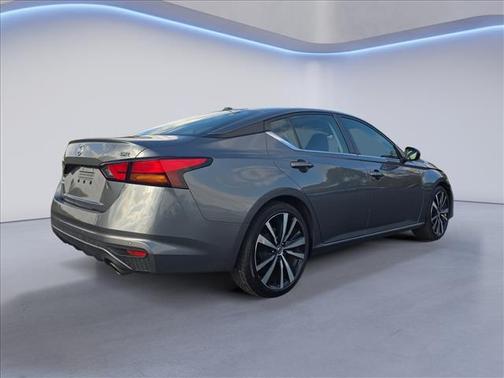 2022 Nissan Altima SR FWD