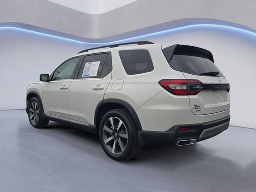 Platinum White Pearl 2023 Honda Pilot AWD Elite