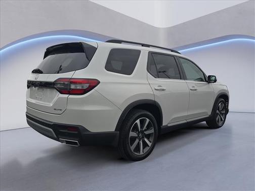 Platinum White Pearl 2023 Honda Pilot AWD Elite