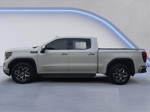 White Frost Tricoat 2022 GMC Sierra 1500 SLT