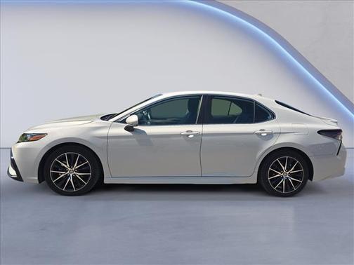 Ice Edge 2024 Toyota Camry Hybrid SE