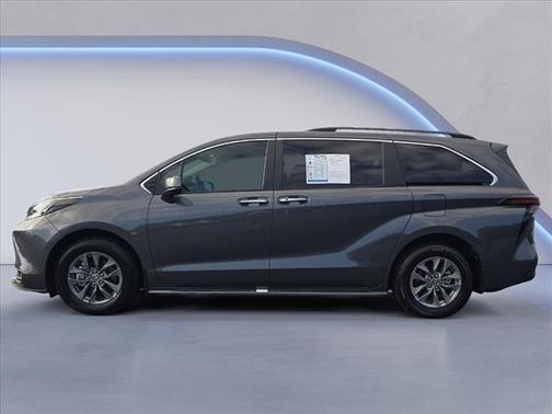 2025 Toyota Sienna XLE 8 Passenger
