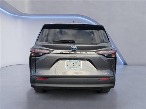 2025 Toyota Sienna XLE 8 Passenger