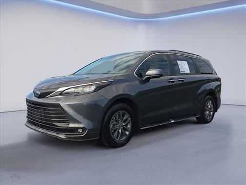 2025 Toyota Sienna XLE 8 Passenger