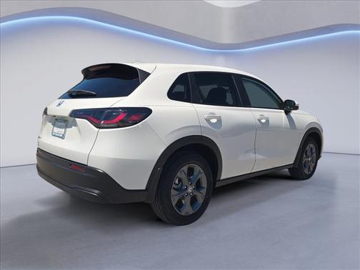 Platinum White Pearl 2027 Honda HR-V LX