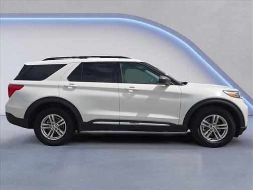 Oxford White 2022 Ford Explorer XLT