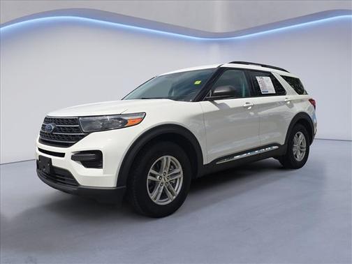 Oxford White 2022 Ford Explorer XLT