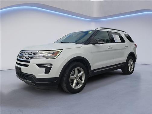 Oxford White 2018 Ford Explorer XLT