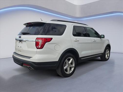 Oxford White 2018 Ford Explorer XLT