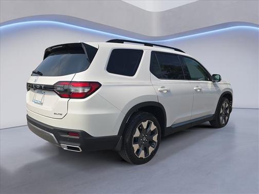 Platinum White Pearl 2026 Honda Pilot Elite
