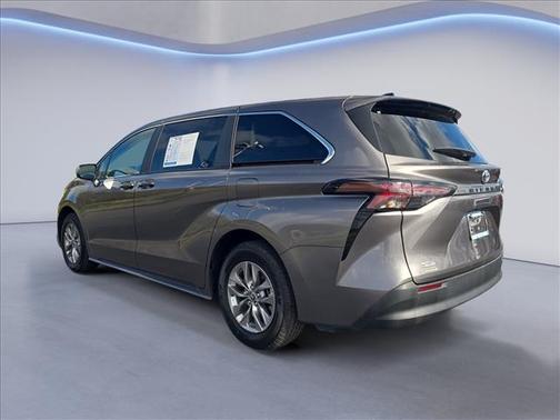 2024 Toyota Sienna LE