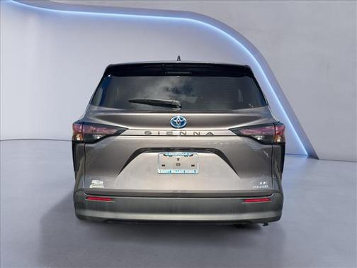2024 Toyota Sienna LE