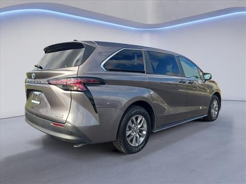 2024 Toyota Sienna LE