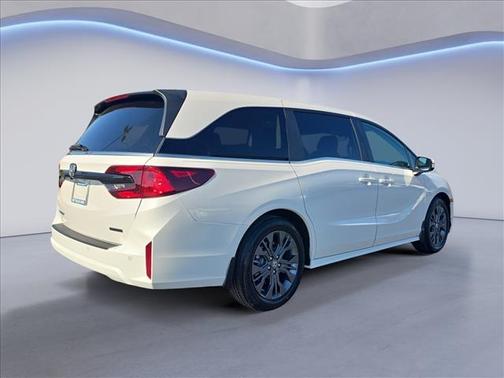 Platinum White Pearl 2026 Honda Odyssey Touring