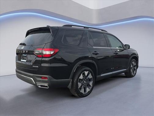 Crystal Black Pearl 2026 Honda Pilot Touring 8-Passenger