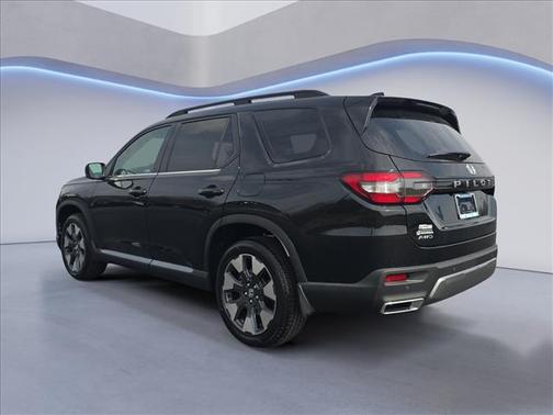 Crystal Black Pearl 2026 Honda Pilot Touring 8-Passenger