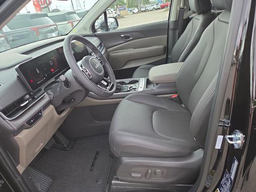 Aurora Black Pearl 2026 Kia Carnival EX