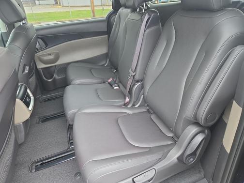 Deep Chroma Blue 2026 Kia Carnival LXS