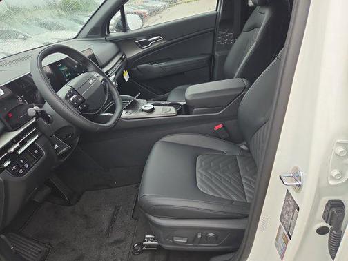 Snow White Pearl 2026 Kia Sportage X-Line