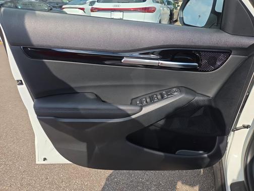Snow White Pearl 2026 Kia Seltos S