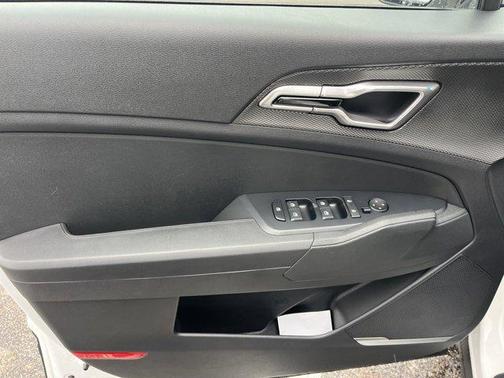 2025 Kia Sportage Hybrid LX