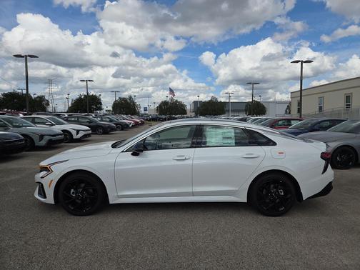 Snow White Pearl 2027 Kia K5 GT-Line
