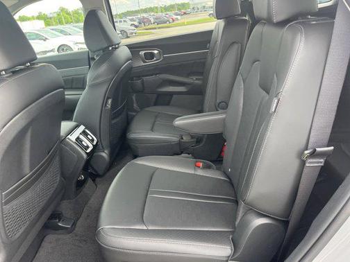 2025 Kia Sorento SX
