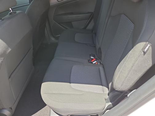 Glacial White Pearl 2026 Kia Sportage LX