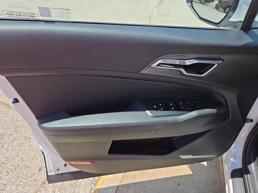 Glacial White Pearl 2026 Kia Sportage LX