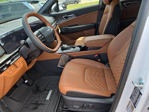 Glacial White Pearl 2026 Kia Sportage X-Line