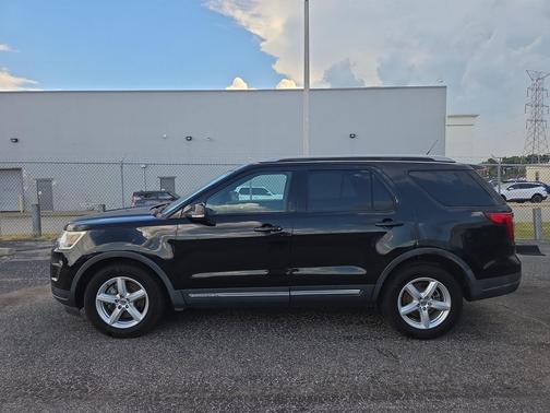 Agate Black Metallic 2019 Ford Explorer XLT