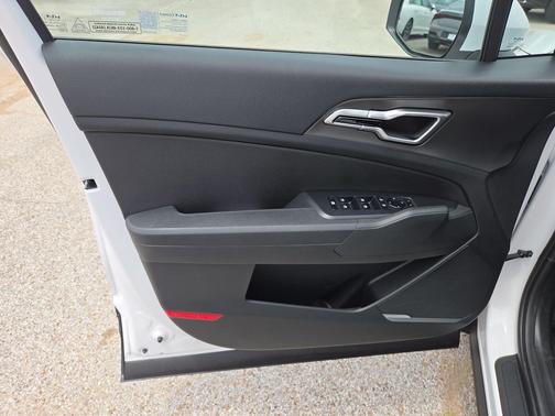 Glacial White Pearl 2026 Kia Sportage LX