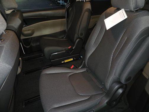 2026 Kia Carnival LX