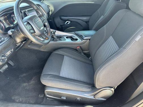 Pitch Black Clearcoat 2023 Dodge Challenger SXT