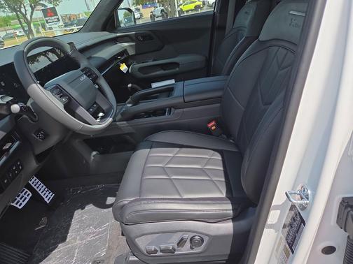 Glacial White Pearl 2027 Kia Telluride Hybrid X-Line SX-Prestige