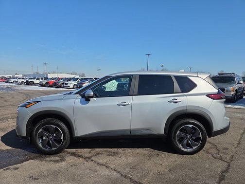 2025 Nissan Rogue SV