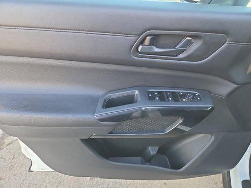 2024 Nissan Pathfinder SV FWD