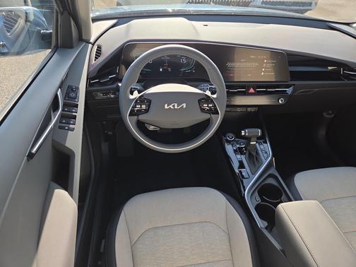 Mineral Blue 2026 Kia Niro SX