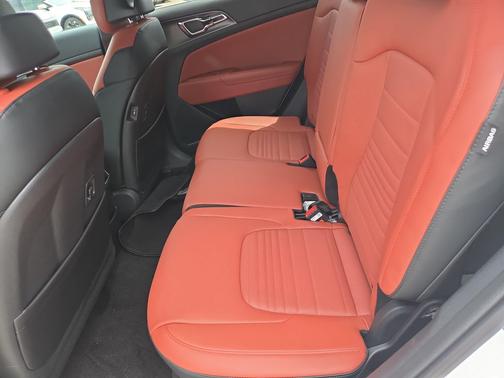 Glacial White Pearl 2026 Kia Sportage SX-Prestige