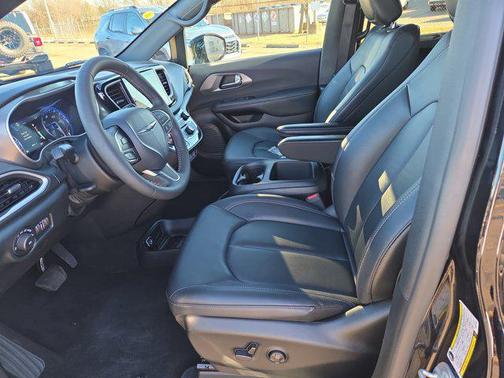 2025 Chrysler Pacifica L