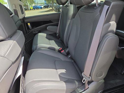 Ceramic Silver 2026 Kia Carnival SX Prestige