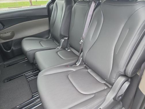 Deep Chroma Blue 2026 Kia Carnival LXS