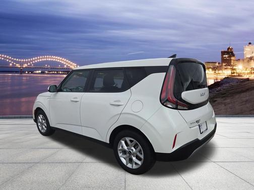 Snow White Pearl 2024 Kia Soul LX