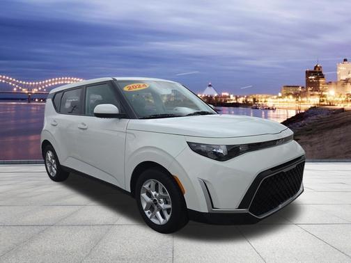 Snow White Pearl 2024 Kia Soul LX