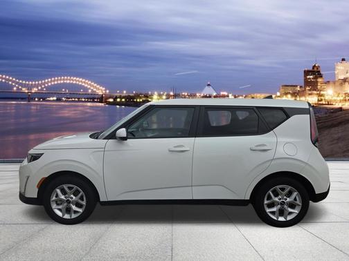 Snow White Pearl 2024 Kia Soul LX