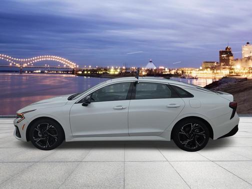 Snow White Pearl 2025 Kia K5 GT-Line