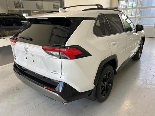 2025 Toyota RAV4 Hybrid SE