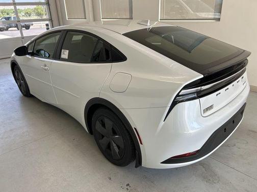 2025 Toyota Prius Plug-In Hybrid 